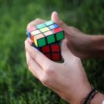 Logika Rusak! Kenapa Banyak Orang Terjebak Argumentasi Palsu?